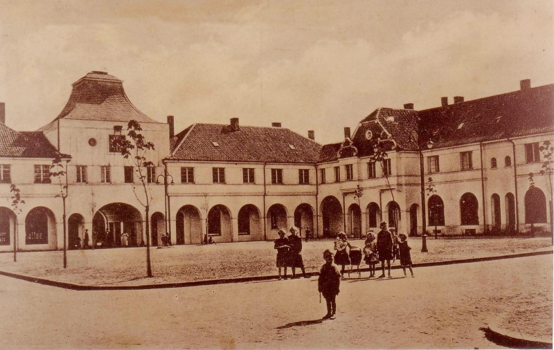 Datei:Brunnenplatz 1915.jpg